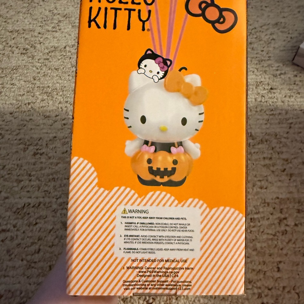 Hello Kitty Pumpkin Reed Diffuser - Orange and White - Picture 3 of 5